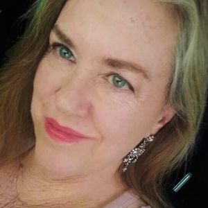 Meet your Posher, Katie soleil